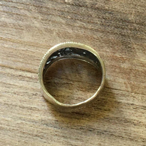 .925 Sterling Silver and Marcasite Ring - Picture 4 of 8